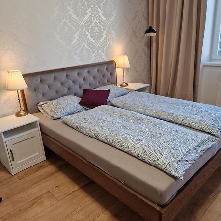 Old Town Apartment - 2 Bedrooms, Self Check-In Bratislava Exterior foto