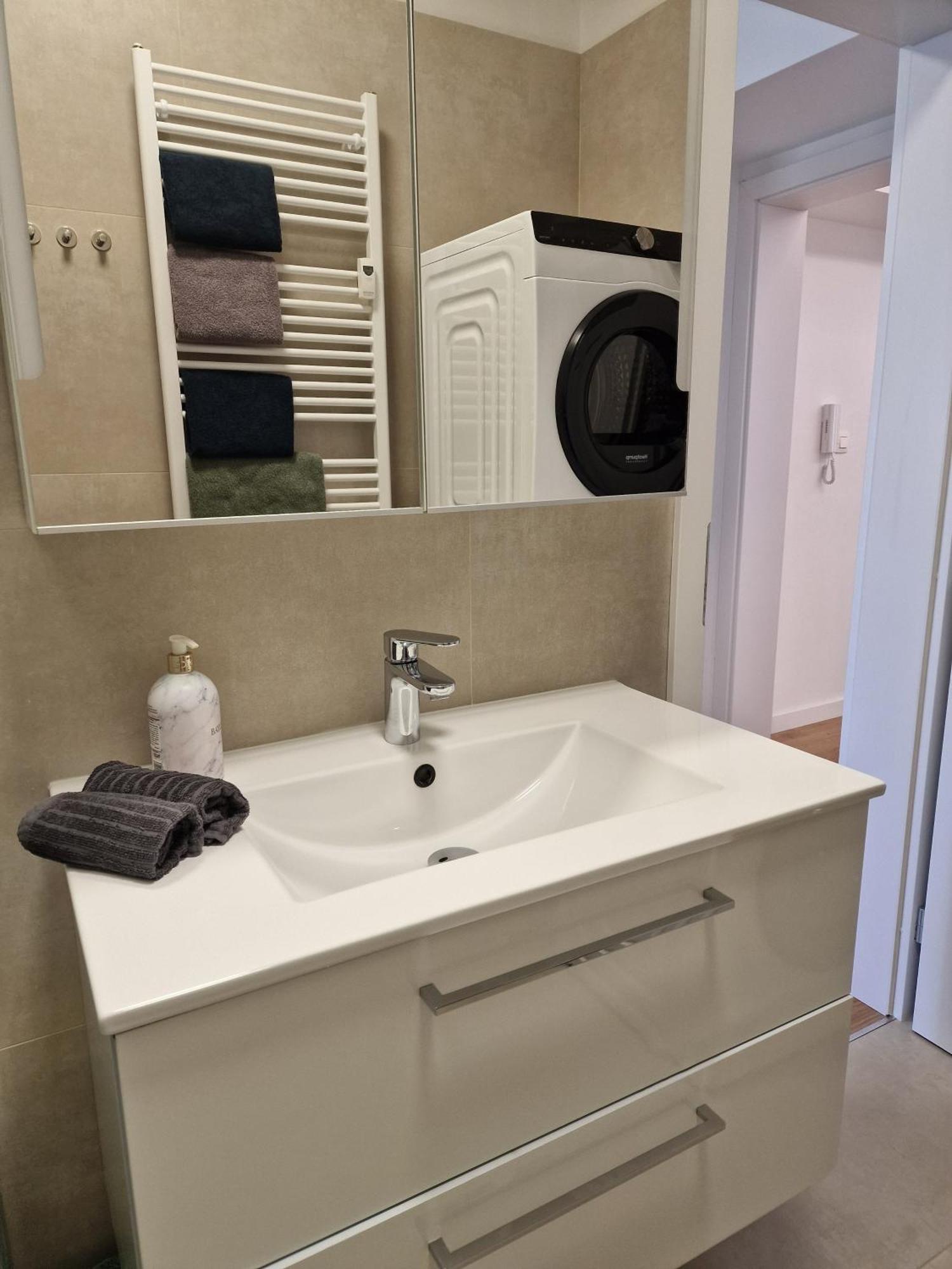 Old Town Apartment - 2 Bedrooms, Self Check-In Bratislava Exterior foto