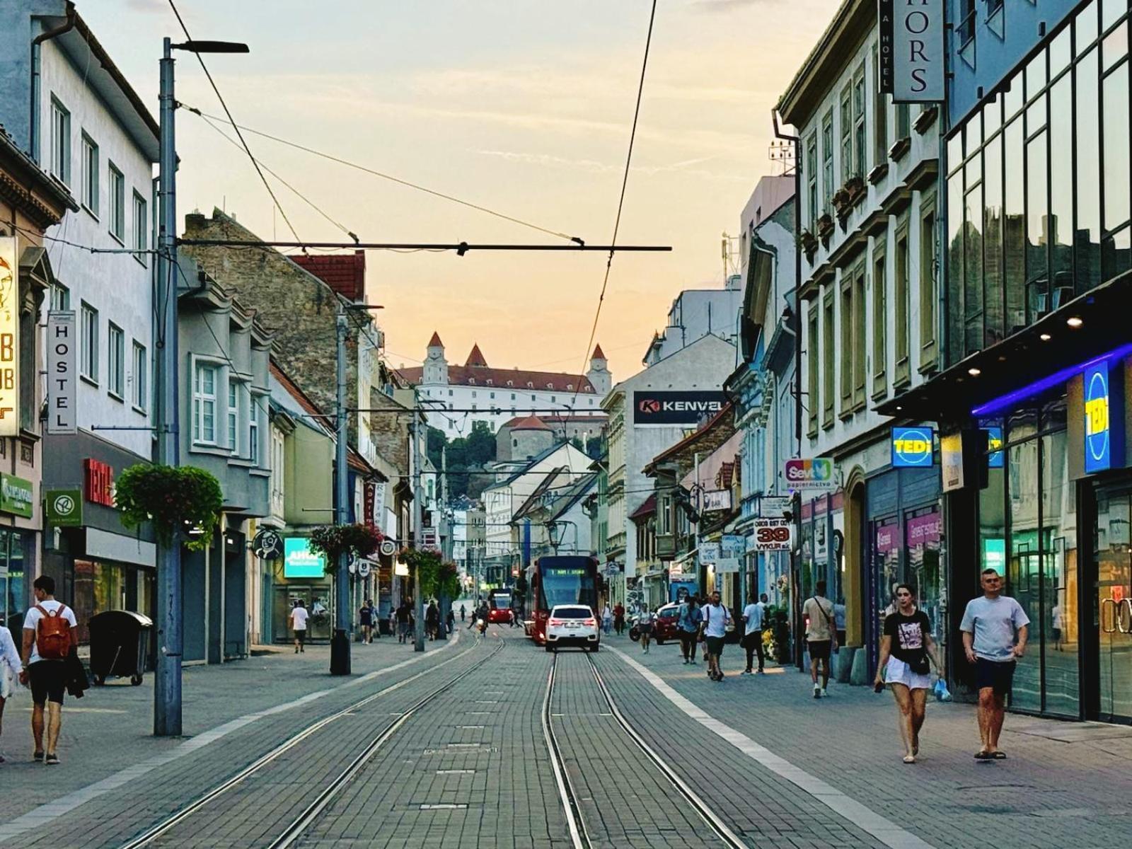 Old Town Apartment - 2 Bedrooms, Self Check-In Bratislava Exterior foto